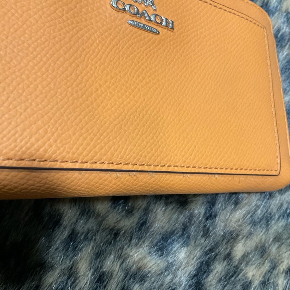 COACH FULL ZIP ACCORDION CROSS GRAIN LEATHER WALLET - Picture 5 of 11